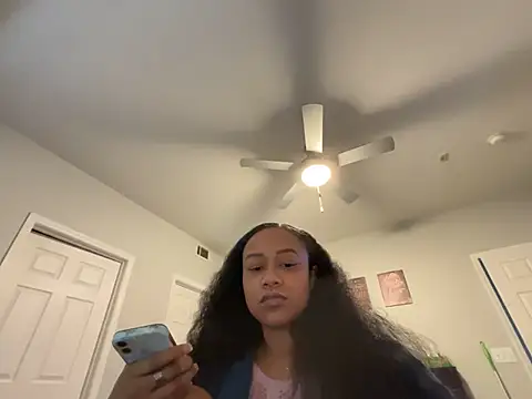 RylHoneyy online show from January 11, 3:30 pm