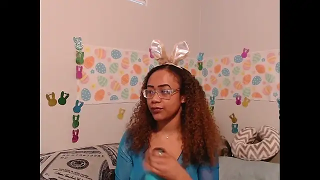 RylHoneyy online show from April 5, 1:01 am