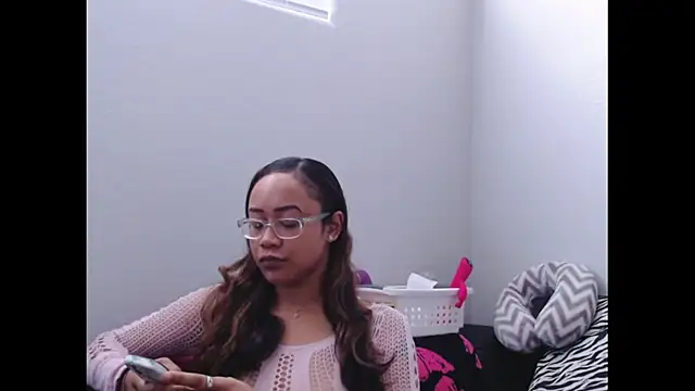 RylHoneyy online show from March 13, 7:30 pm