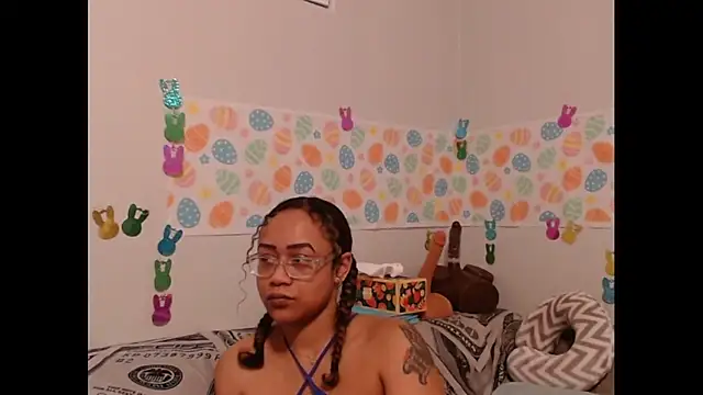 RylHoneyy online show from March 30, 1:01 pm