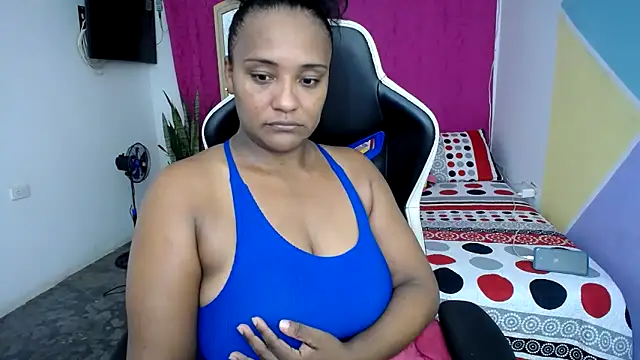 Snapshot of marysol83 chatting on February 14, 12:41 am marysol83 online show from February 14, 12:41 am