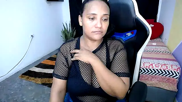 Snapshot of marysol83 chatting on February 22, 7:34 am marysol83 online show from February 22, 7:34 am