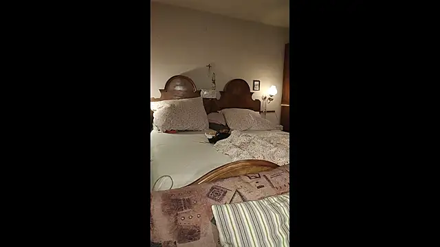 Mia-Sweet2002 online show from April 10, 11:12 pm