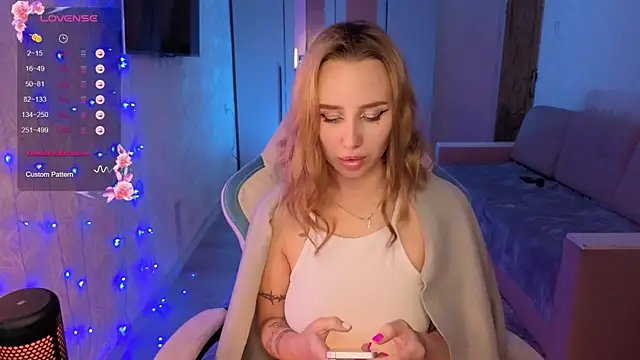 Snapshot of litlle_pie chatting on October 3, 7:48 pm litlle pie online show from October 3, 7:48 pm