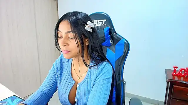 Snapshot of sophiax-x chatting on October 21, 1:27 am sophiax-x online show from October 21, 1:27 am