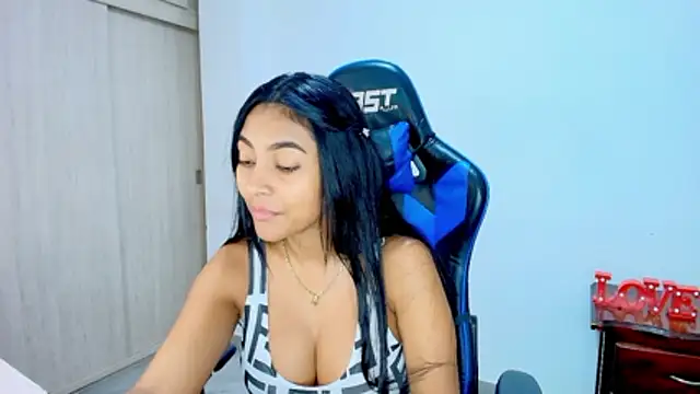 sophiax-x online show from December 20, 1:14 pm