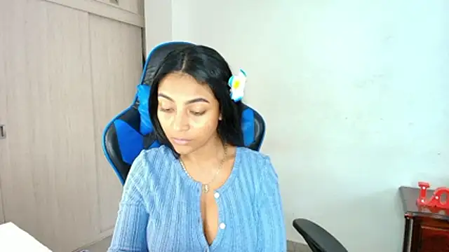 Snapshot of sophiax-x chatting on November 20, 7:03 pm sophiax-x online show from November 20, 7:03 pm