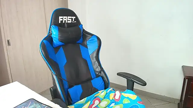 Snapshot of sophiax-x chatting on October 8, 9:37 pm sophiax-x online show from October 8, 9:37 pm