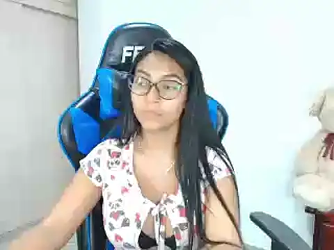 Snapshot of sophiax-x chatting on March 15, 12:58 am sophiax-x online show from March 15, 12:58 am