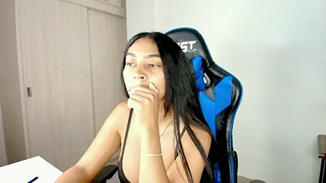 sophiax-x online show from January 8, 2:45 pm