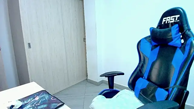 Snapshot of sophiax-x chatting on November 25, 11:37 pm sophiax-x online show from November 25, 11:37 pm