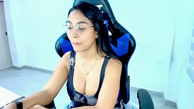 sophiax-x online show from March 9, 9:40 pm