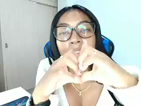 Snapshot of sophiax-x chatting on March 22, 6:14 pm sophiax-x online show from March 22, 6:14 pm