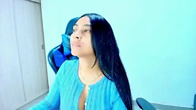 sophiax-x online show from January 19, 10:30 am