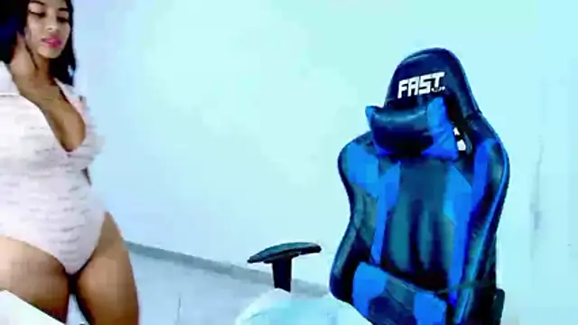 sophiax-x online show from March 17, 8:28 am