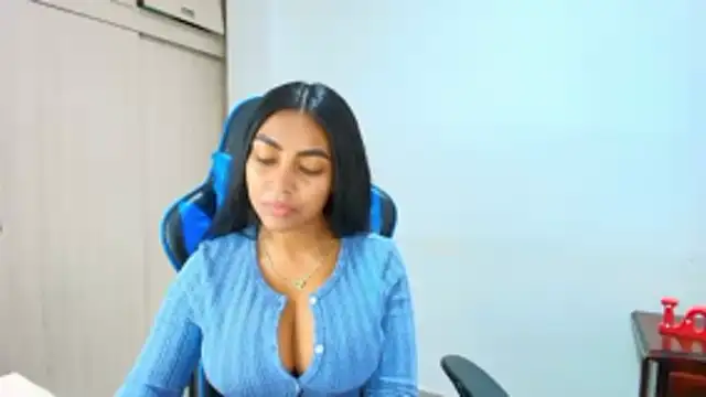 Snapshot of sophiax-x chatting on November 7, 3:05 pm sophiax-x online show from November 7, 3:05 pm