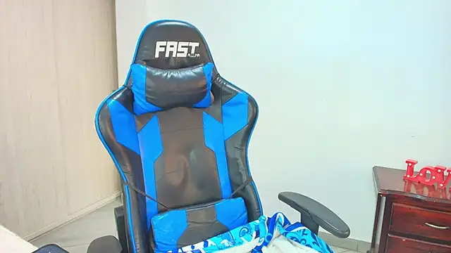 Snapshot of sophiax-x chatting on October 2, 7:06 pm sophiax-x online show from October 2, 7:06 pm