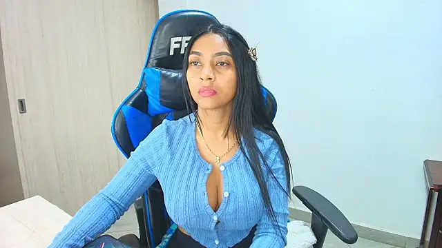 Snapshot of sophiax-x chatting on October 3, 11:56 am sophiax-x online show from October 3, 11:56 am