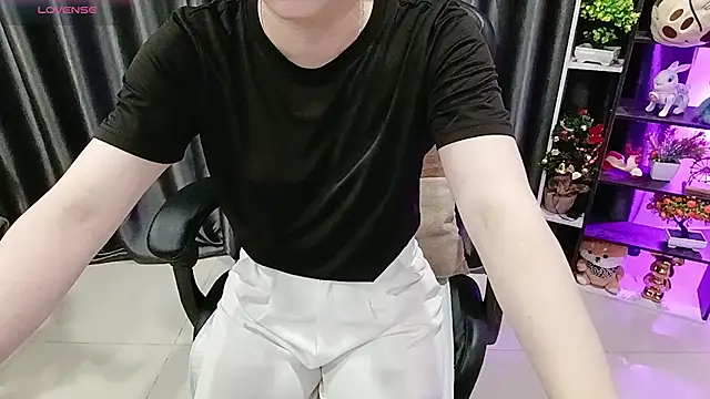 Snapshot of Yuki-yio chatting on June 13, 11:56 pm Yuki-yio online show from June 13, 11:56 pm