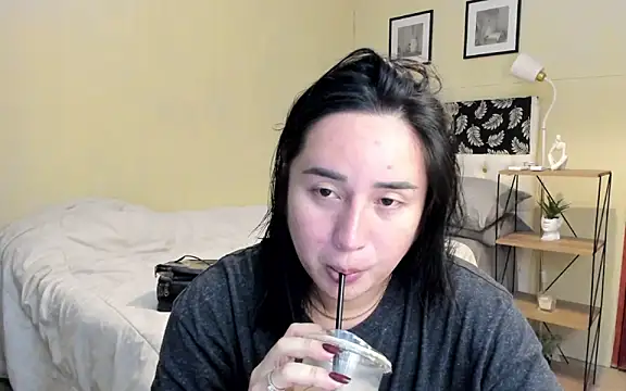 Sexysafarahh online show from March 31, 9:00 am