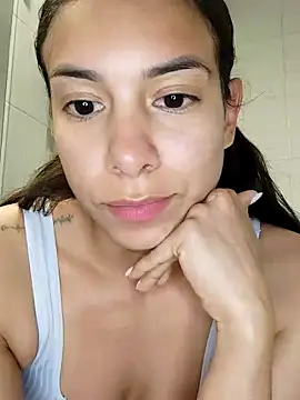 Snapshot of Angelinalombardi_ chatting on November 6, 12:25 am Angelinalombardi online show from November 6, 12:25 am