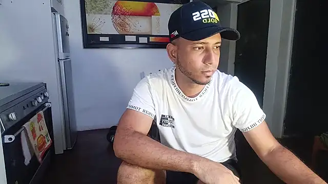 Snapshot of thommerxxx chatting on May 28, 1:50 pm thommerxxx online show from May 28, 1:50 pm