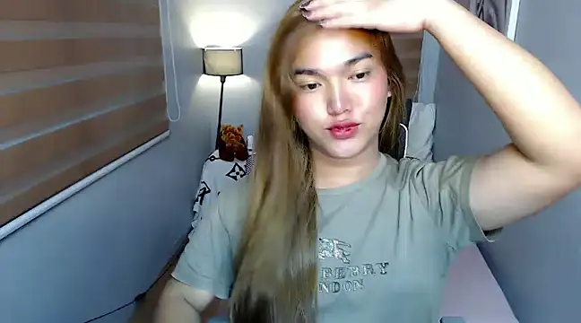 MoaningKylie online show from December 13, 9:20 pm