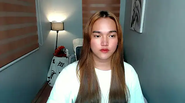 MoaningKylie online show from January 3, 4:00 am