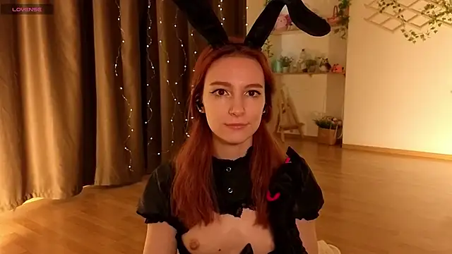 berrry girl online show from April 5, 12:01 pm