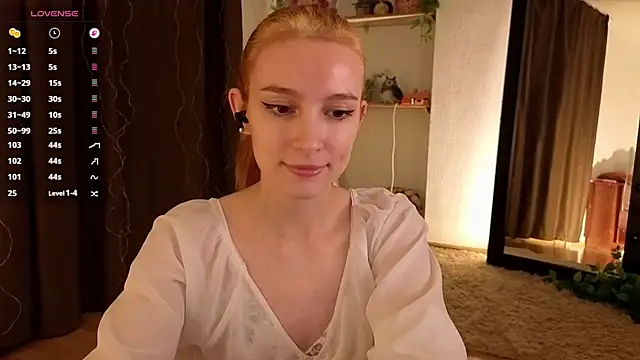 berrry girl online show from April 19, 1:56 pm