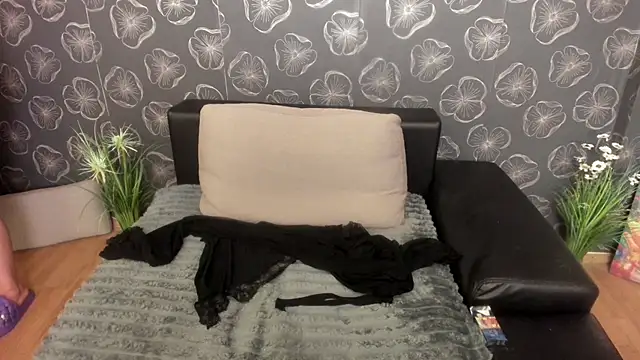 Snapshot of silvyalove chatting on February 11, 9:14 pm silvyalove online show from February 11, 9:14 pm