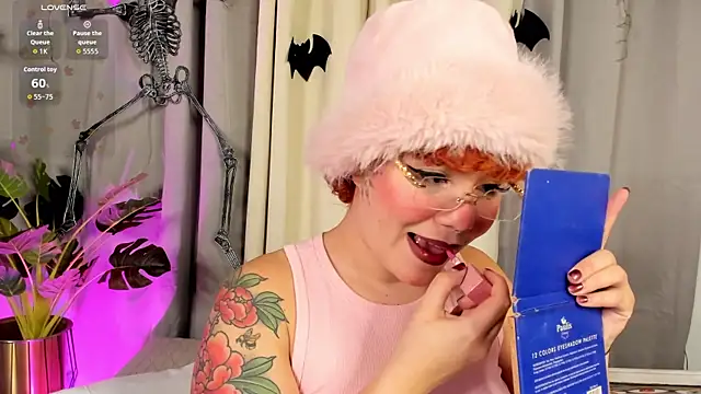 Snapshot of Amy_art chatting on October 23, 9:02 pm Amy art online show from October 23, 9:02 pm