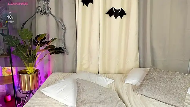 Snapshot of Amy_art chatting on October 10, 10:10 pm Amy art online show from October 10, 10:10 pm