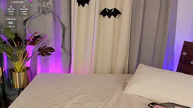 Snapshot of Amy_art chatting on October 28, 8:30 pm Amy art online show from October 28, 8:30 pm