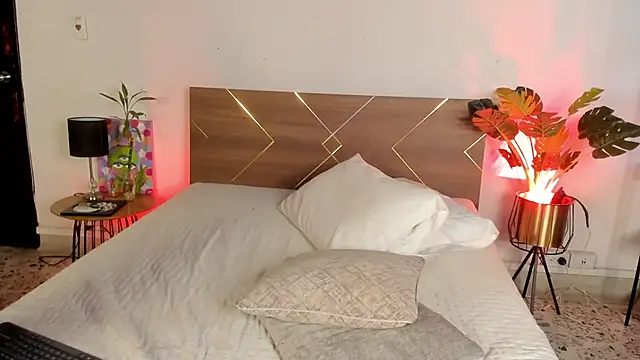 Amy art online show from April 5, 1:18 pm