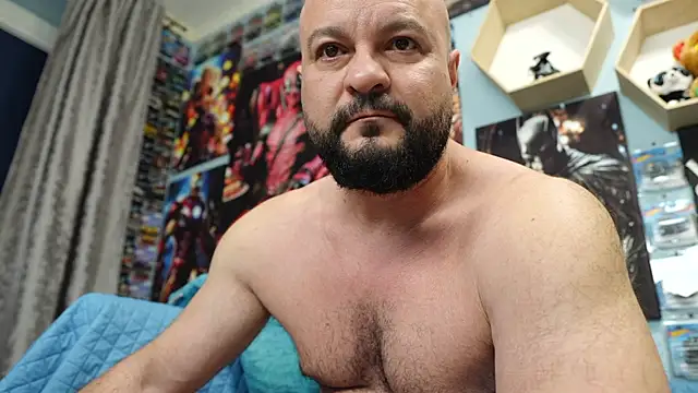 Snapshot of Muscle_Bear chatting on November 15, 5:44 am Muscle Bear online show from November 15, 5:44 am