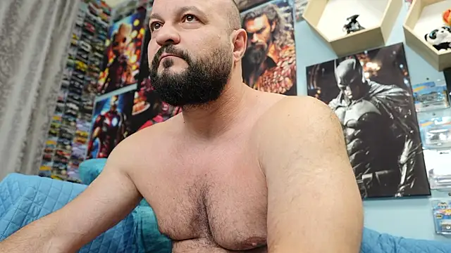 Snapshot of Muscle_Bear chatting on September 18, 4:04 am Muscle Bear online show from September 18, 4:04 am