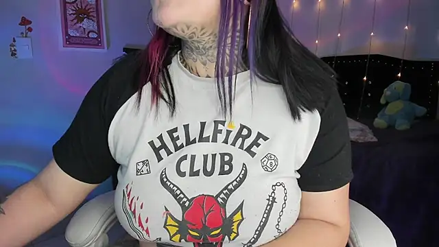 cherrybom  online show from November 26, 11:27 pm