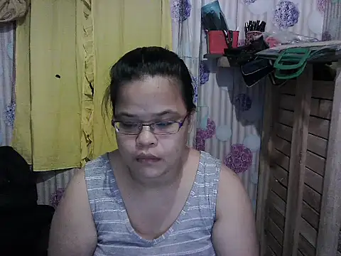 abiemayhottiey online show from December 8, 4:28 pm