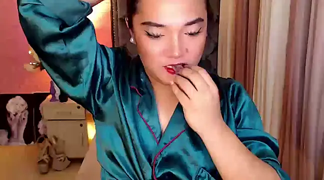 Snapshot of Urgirl_Ekang chatting on February 28, 8:50 pm Urgirl Ekang online show from February 28, 8:50 pm