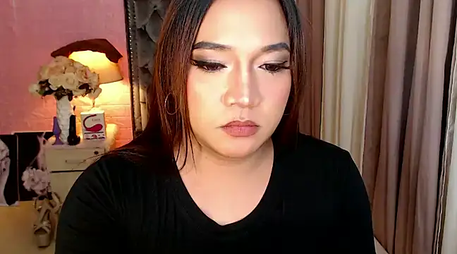 Snapshot of Urgirl_Ekang chatting on January 13, 8:15 pm Urgirl Ekang online show from January 13, 8:15 pm