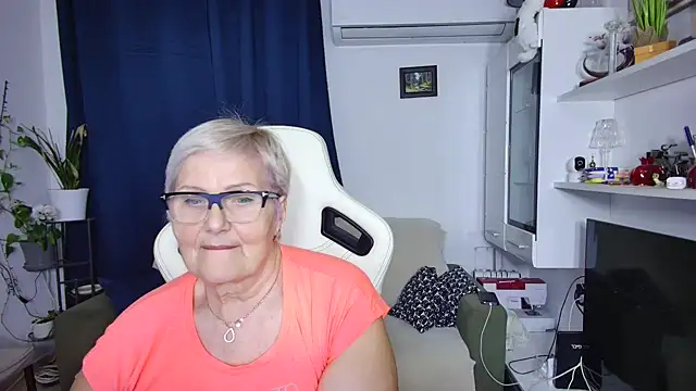 Selenna57 online show from April 7, 5:37 pm