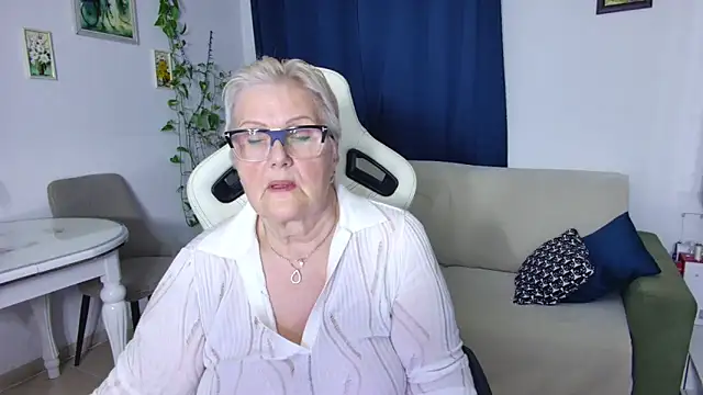 Selenna57 online show from April 9, 5:30 pm