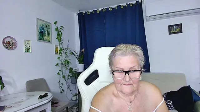 Selenna57 online show from April 10, 5:20 pm