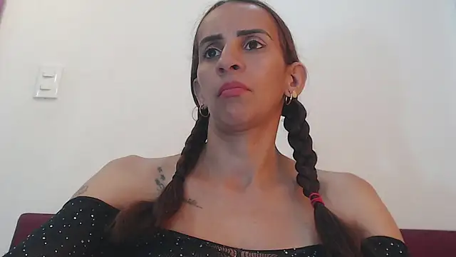 Amber Moore online show from December 5, 6:28 pm