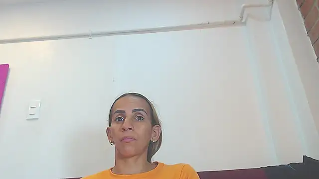 Snapshot of Amber_Moore chatting on May 26, 5:33 pm Amber Moore online show from May 26, 5:33 pm