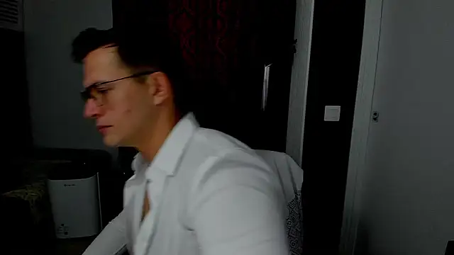 sexxymuscles4u online show from November 15, 9:35 am