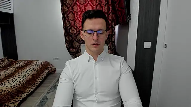 sexxymuscles4u online show from February 21, 8:40 am