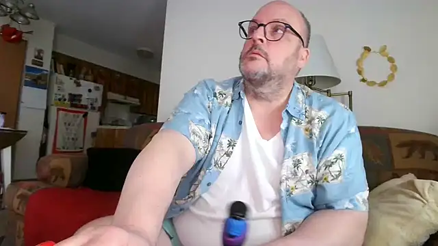 Snapshot of Ursulet_US chatting on May 8, 8:23 pm Ursulet US online show from May 8, 8:23 pm