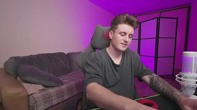 Snapshot of zverev_dima chatting on November 10, 10:26 pm zverev dima online show from November 10, 10:26 pm